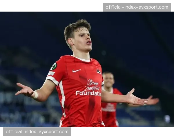 伯恩茅斯后卫凯利专访:谈现代中卫在混合防守体系中的角色演变